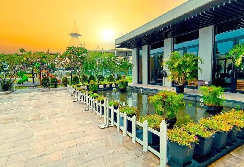 Le Premier Hotel Deltamas