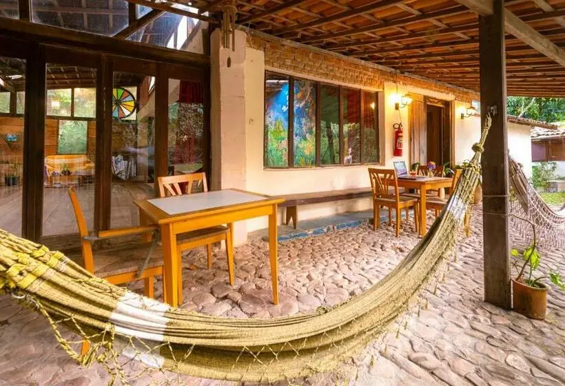 ユースホステル Quarto Privativo Sem Suíte Com Cama De Casal No Dormitório Caminho Da Angélica