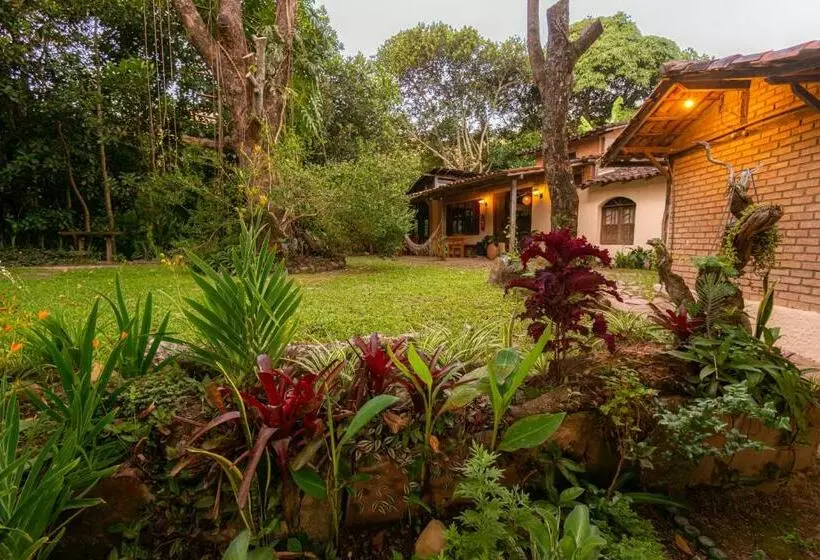 ユースホステル Quarto Privativo Sem Suíte Com Cama De Casal No Dormitório Caminho Da Angélica