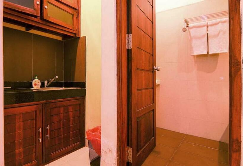 ホテル Kuta Paradise 777