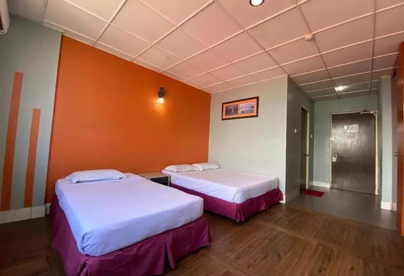 Hotelli Oyo 89997 Kurnia