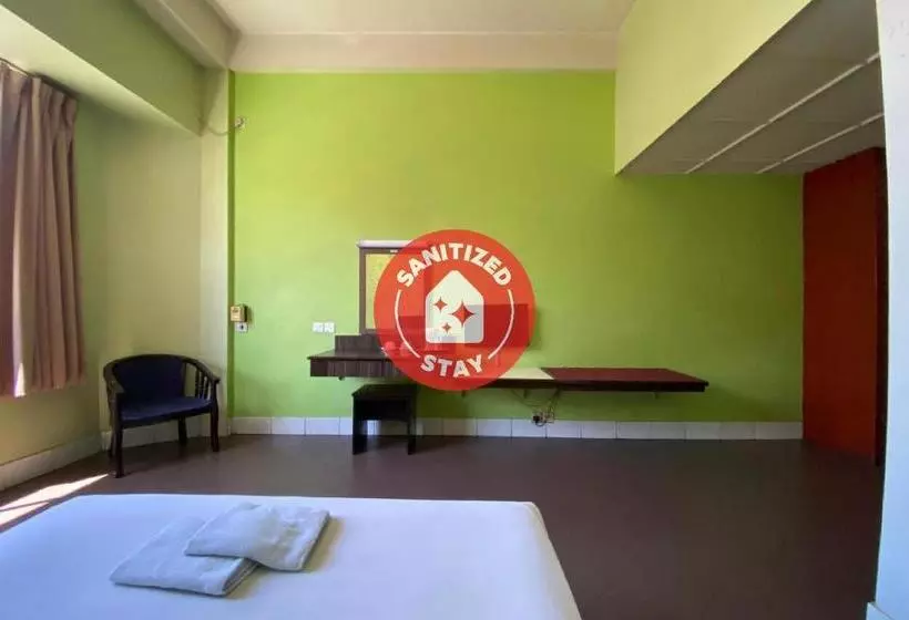 Hotelli Oyo 89997 Kurnia