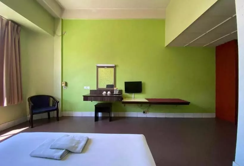 Hotelli Oyo 89997 Kurnia