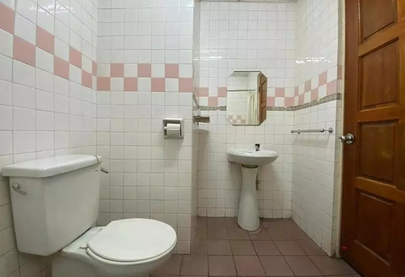 Hotelli Oyo 89997 Kurnia