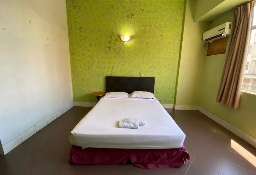 Hotelli Oyo 89997 Kurnia