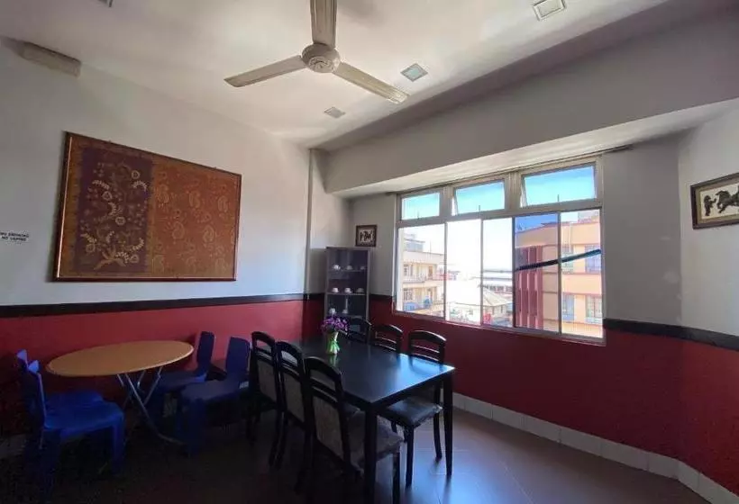 Hotelli Oyo 89997 Kurnia