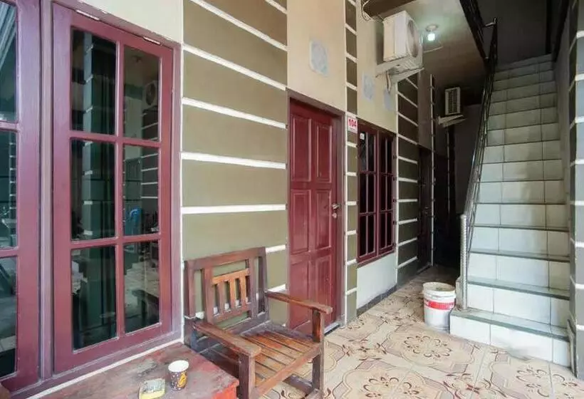 ホテル Reddoorz At Km 5 Palembang