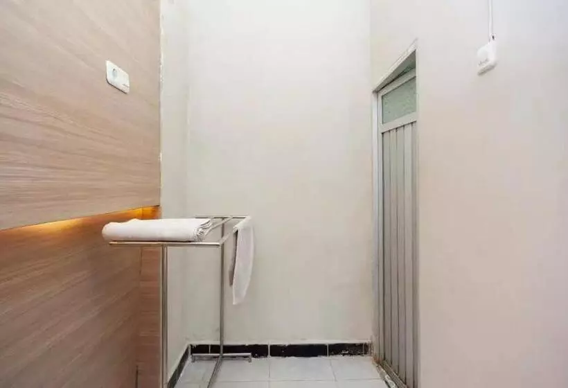 ホテル Reddoorz At Km 5 Palembang