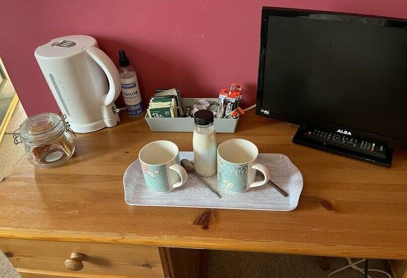 Отель The Litcham Bull Inn