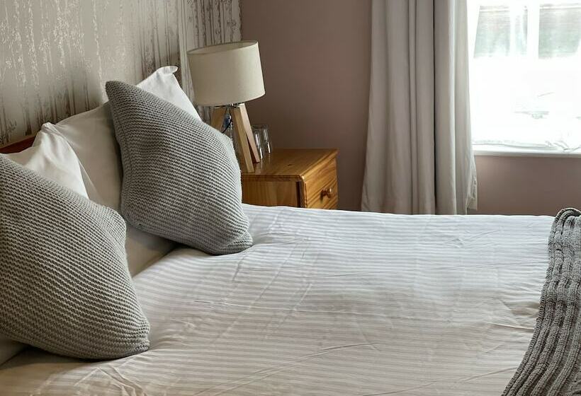 Отель The Litcham Bull Inn