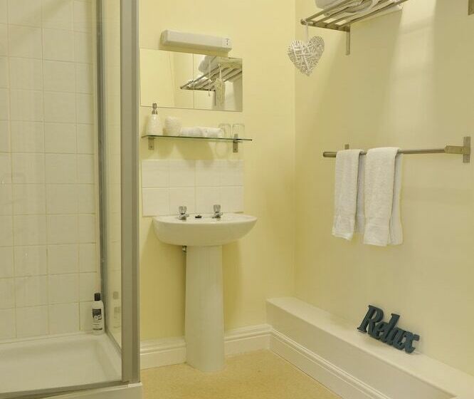 Отель The Litcham Bull Inn