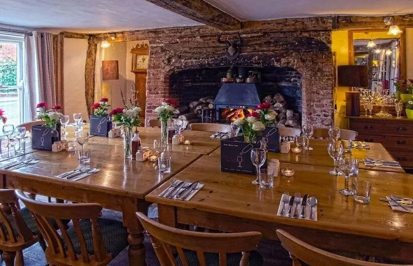 Hotelli The Litcham Bull Inn