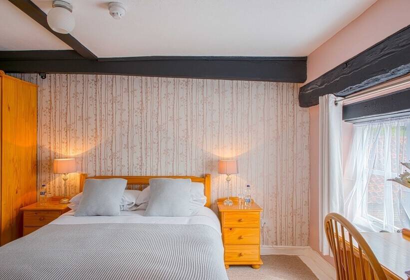 Отель The Litcham Bull Inn