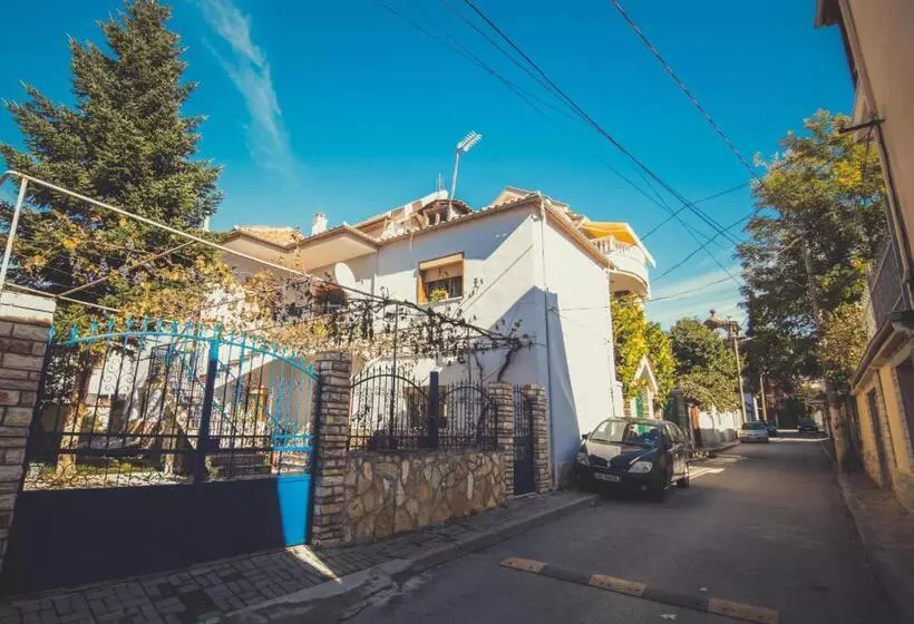 ペンション Bujtina Leon's Apartments