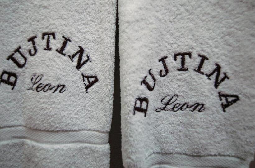 펜션 Bujtina Leon's Apartments