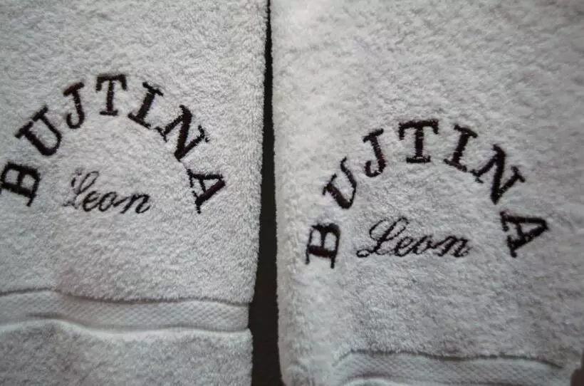 ペンション Bujtina Leon's Apartments