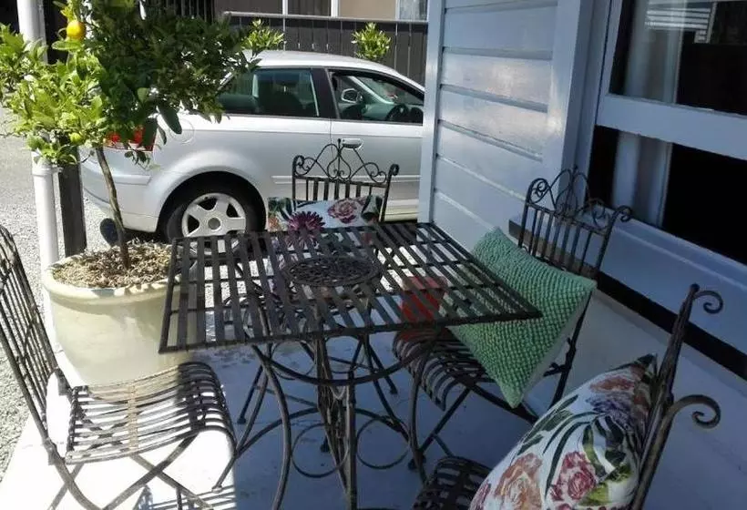 Majatalo Villa On Milton