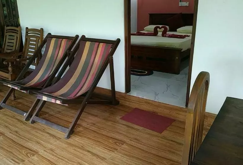 تختخواب و صبحانه Top Rock Villa Unawatuna