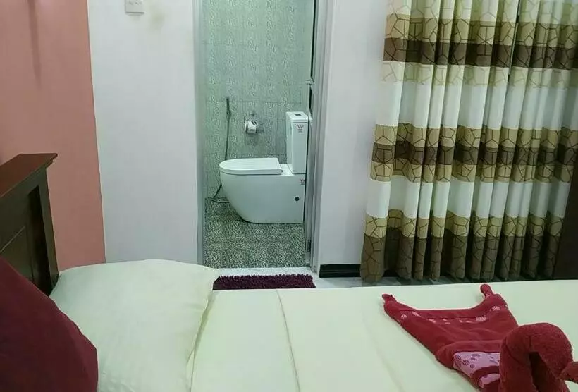 تختخواب و صبحانه Top Rock Villa Unawatuna
