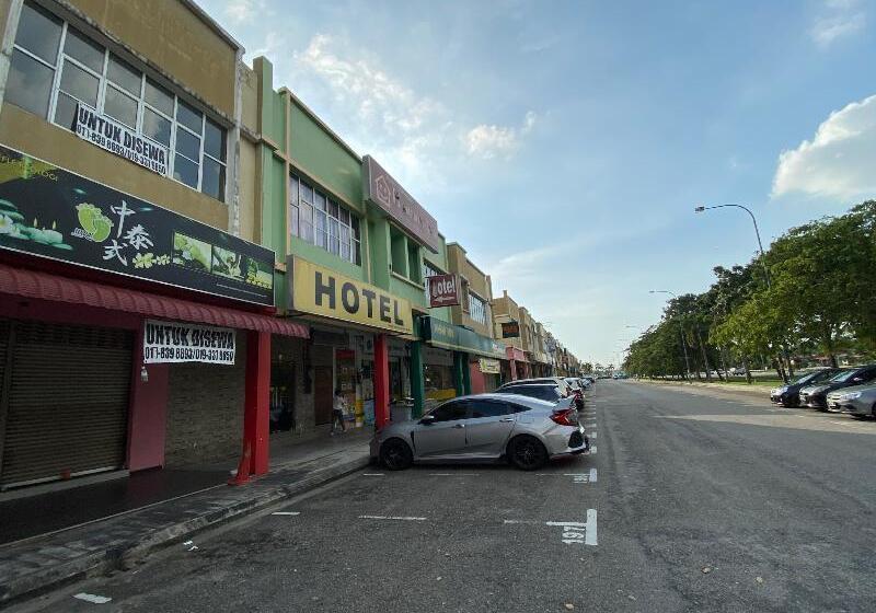 فندق Oyo 89760 Harmoni Inn