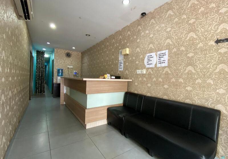 فندق Oyo 89760 Harmoni Inn