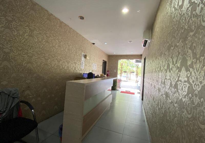 فندق Oyo 89760 Harmoni Inn