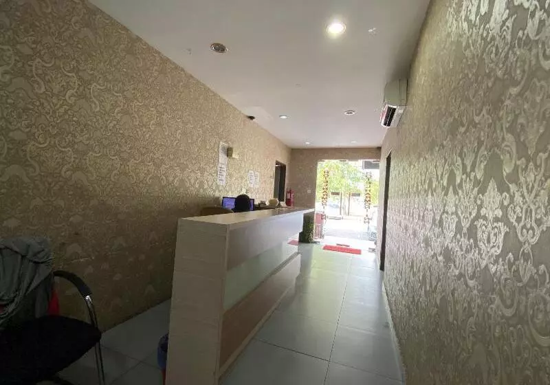 Hotelli Oyo 89760 Harmoni Inn