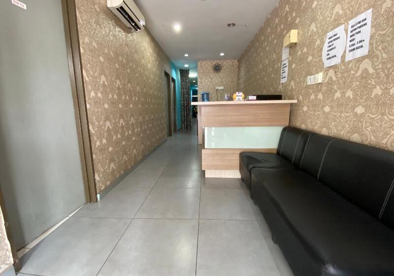 فندق Oyo 89760 Harmoni Inn