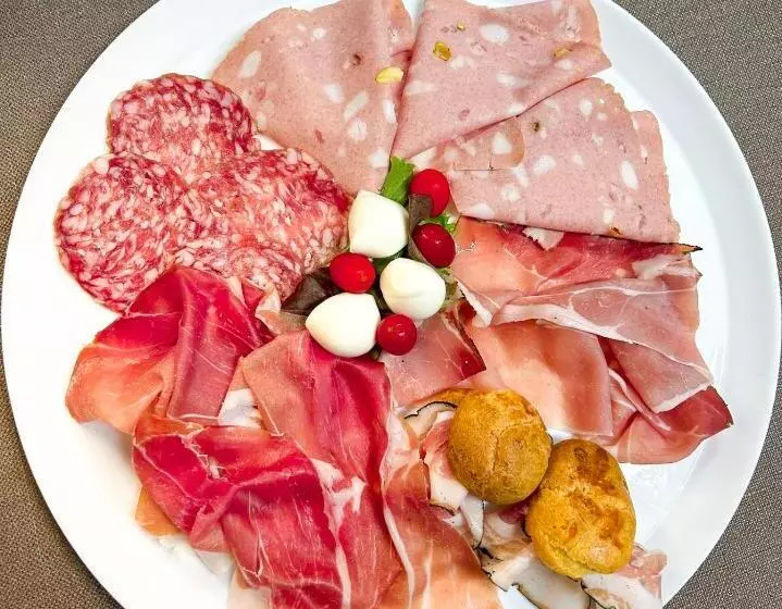 هتل Ristorante Mariuccia Varese