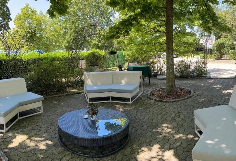 هتل Ristorante Mariuccia Varese