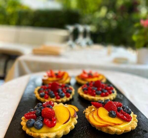 هتل Ristorante Mariuccia Varese