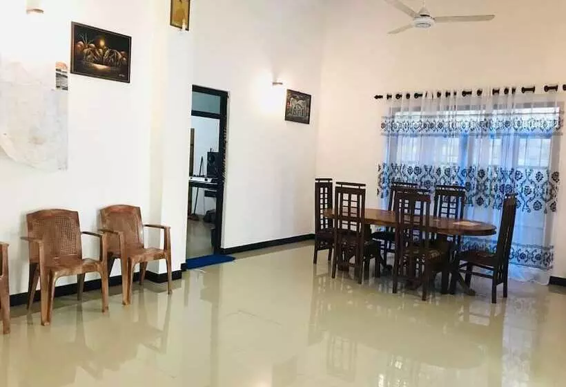 ペンション Asha Villa Weligama