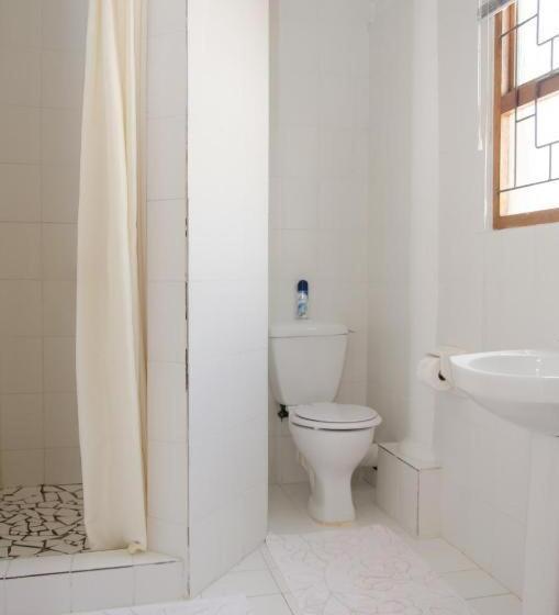 פנסיון Fernando S The Grange