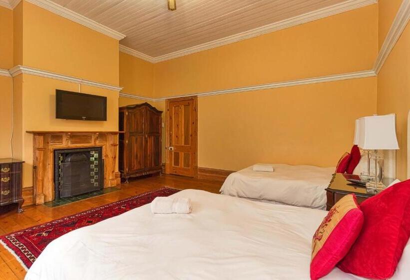 פנסיון Fernando S The Grange