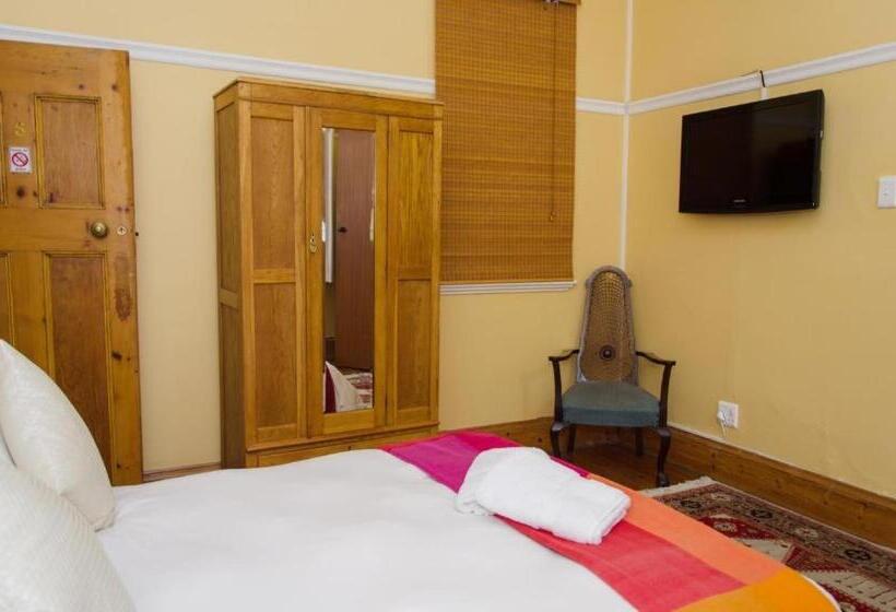 פנסיון Fernando S The Grange