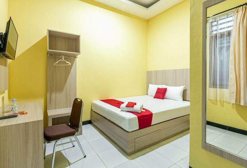 بنسيون Reddoorz Near Puro Mangkunegaran