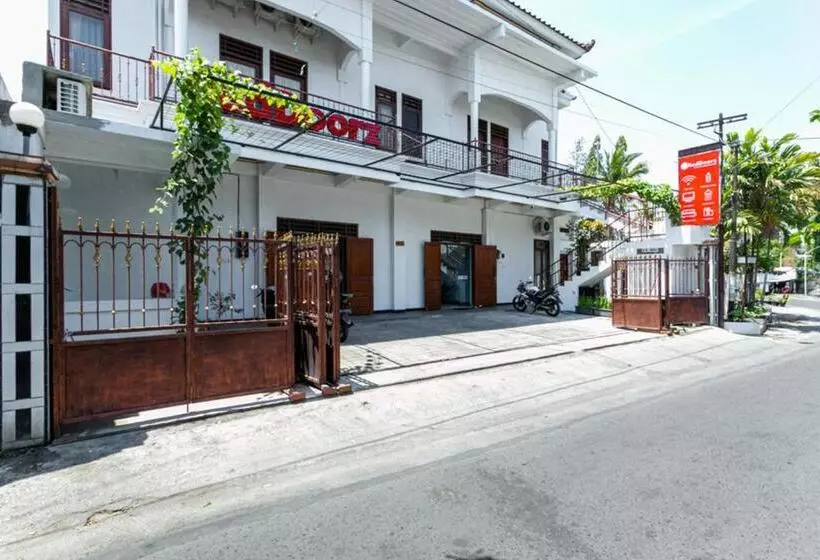 Majatalo Reddoorz Near Puro Mangkunegaran