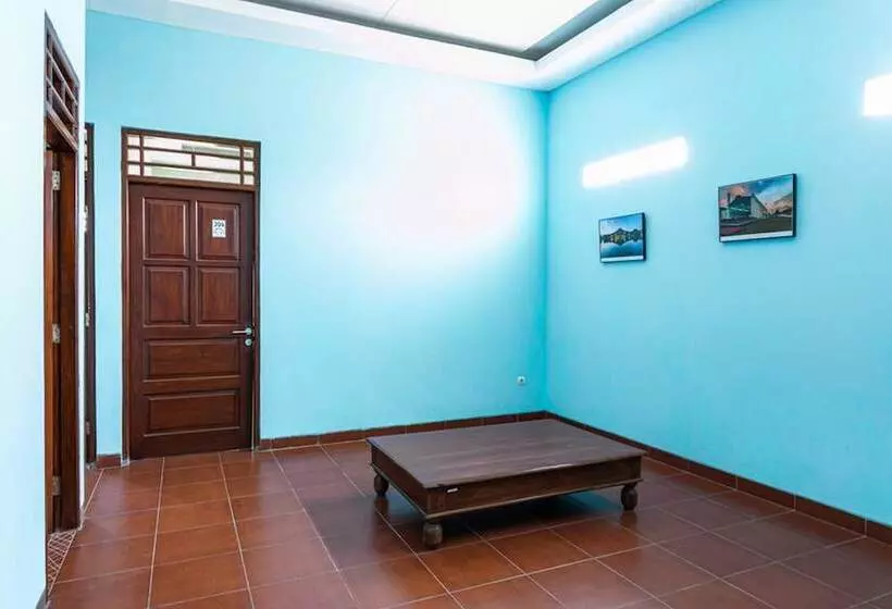 Majatalo Reddoorz Near Puro Mangkunegaran