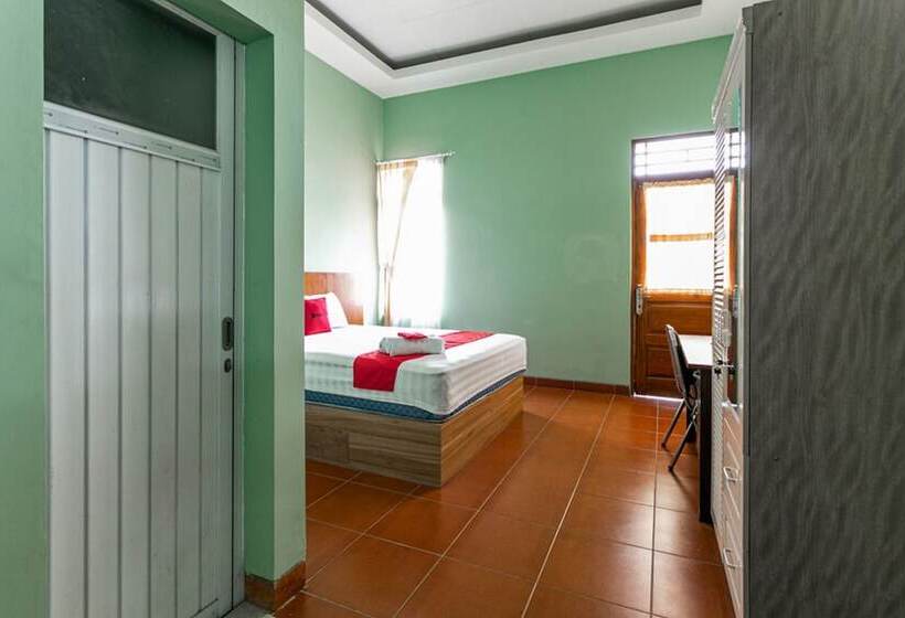 بنسيون Reddoorz Near Puro Mangkunegaran