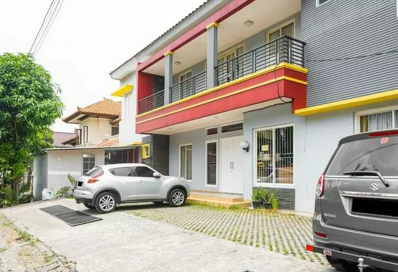 ペンション Reddoorz Near Siloam Karawaci 3