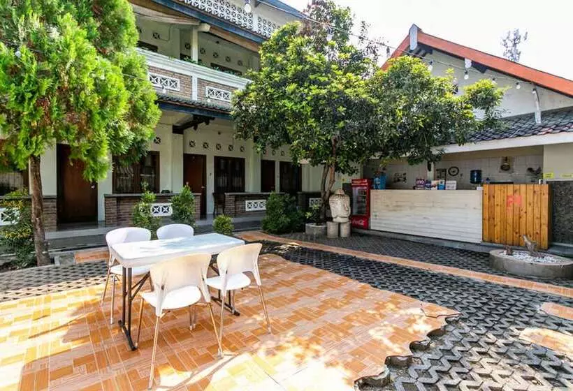 Majatalo Reddoorz Plus Near Taman Sari 2