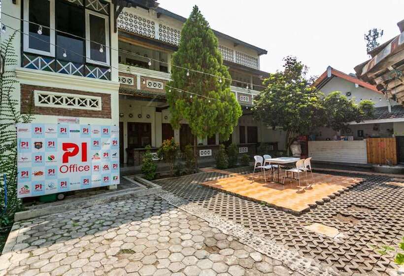 بنسيون Reddoorz Plus Near Taman Sari 2