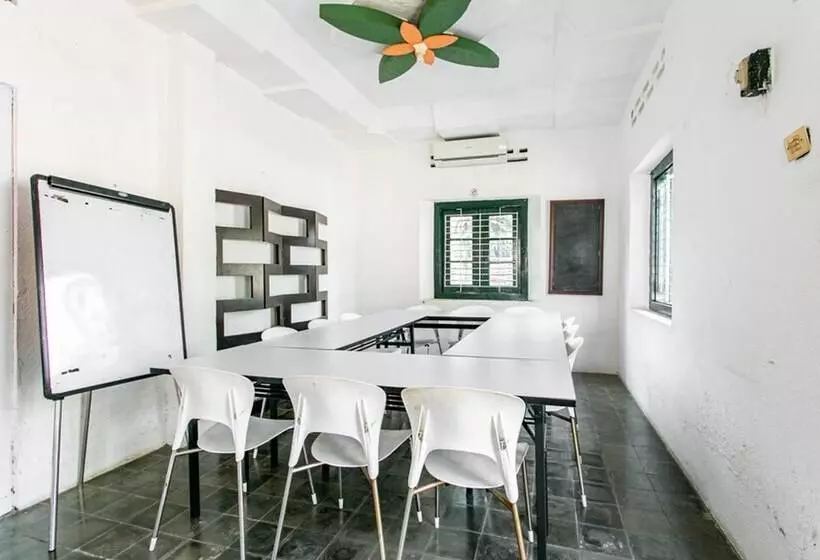 Majatalo Reddoorz Plus Near Taman Sari 2