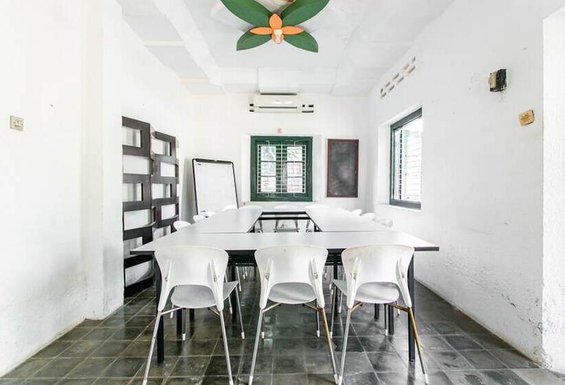 بنسيون Reddoorz Plus Near Taman Sari 2