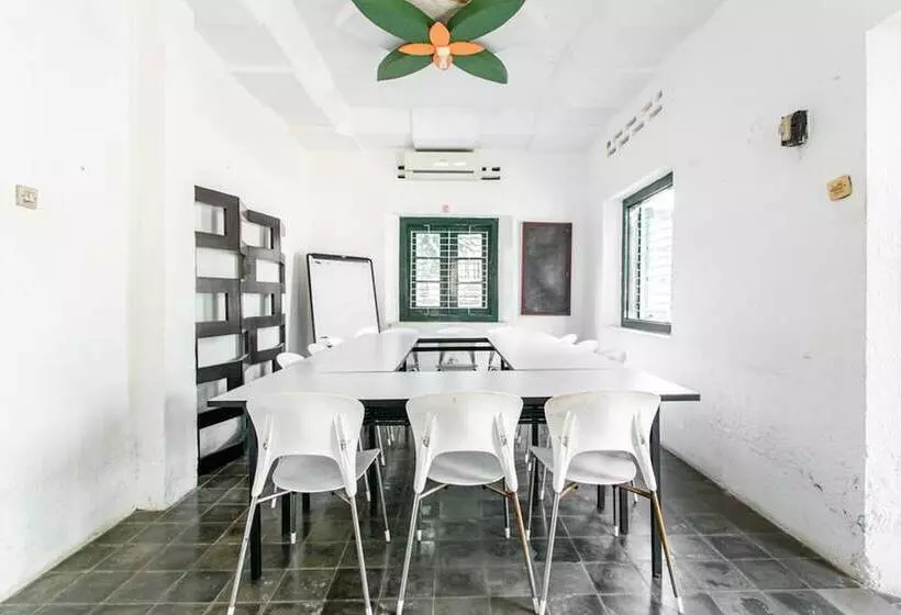 Majatalo Reddoorz Plus Near Taman Sari 2