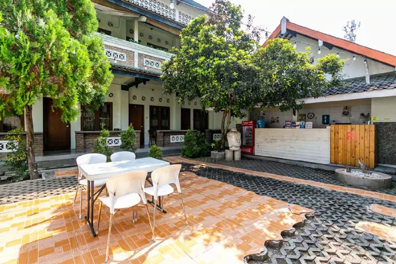 Majatalo Reddoorz Plus Near Taman Sari 2