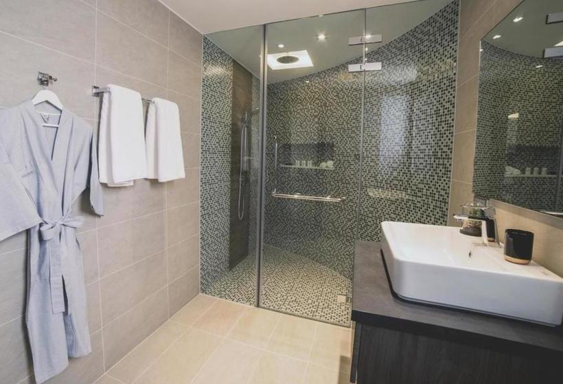 Joy Phucket Absolute Twin Sands Resort