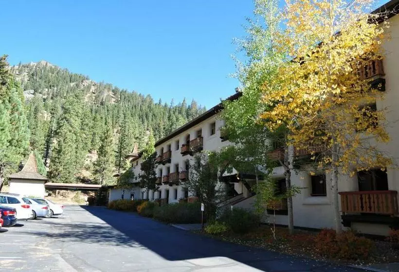 استراحتگاه Olympic Village Inn Olympic Valley