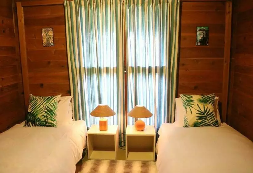 Retkeilymaja First Tracks Madarao