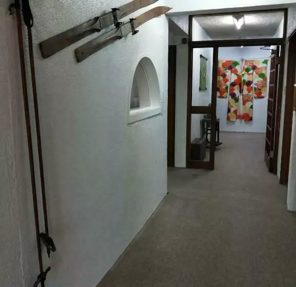 Retkeilymaja First Tracks Madarao